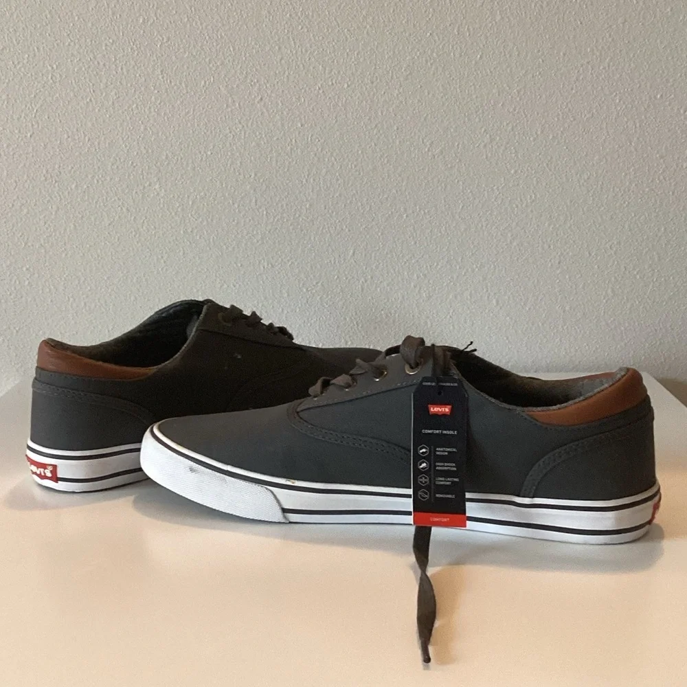 Levi's Men's Gray Canvas Low-Top Sneakers with Brown‎ Trim Size 10.5 NB
